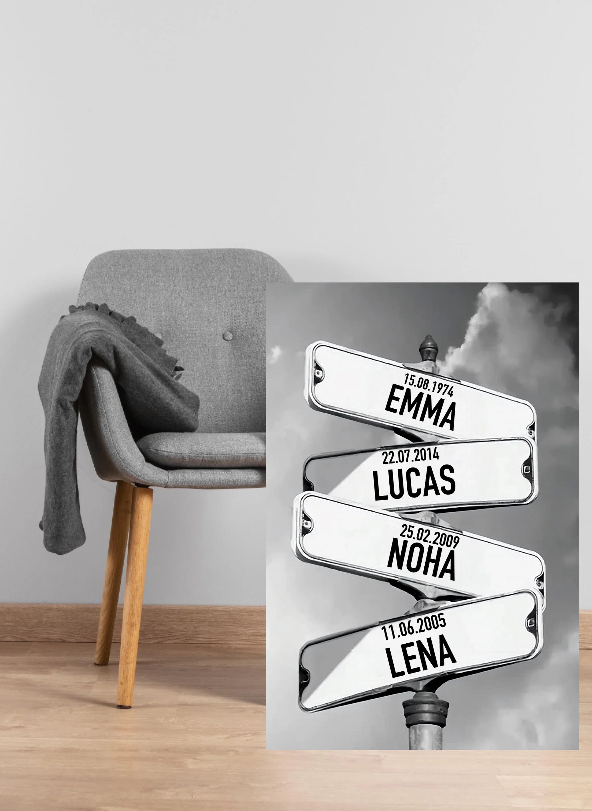 cadre-maquette-a-cote-de-la-chaise